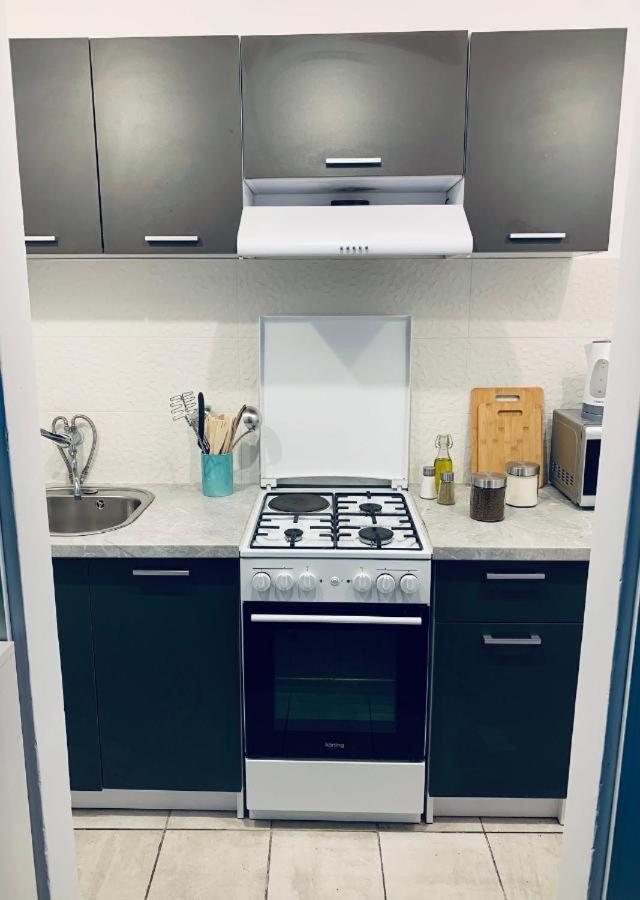 Apartman Flora'S Garden Apartment กอร์จูลา ภายนอก รูปภาพ