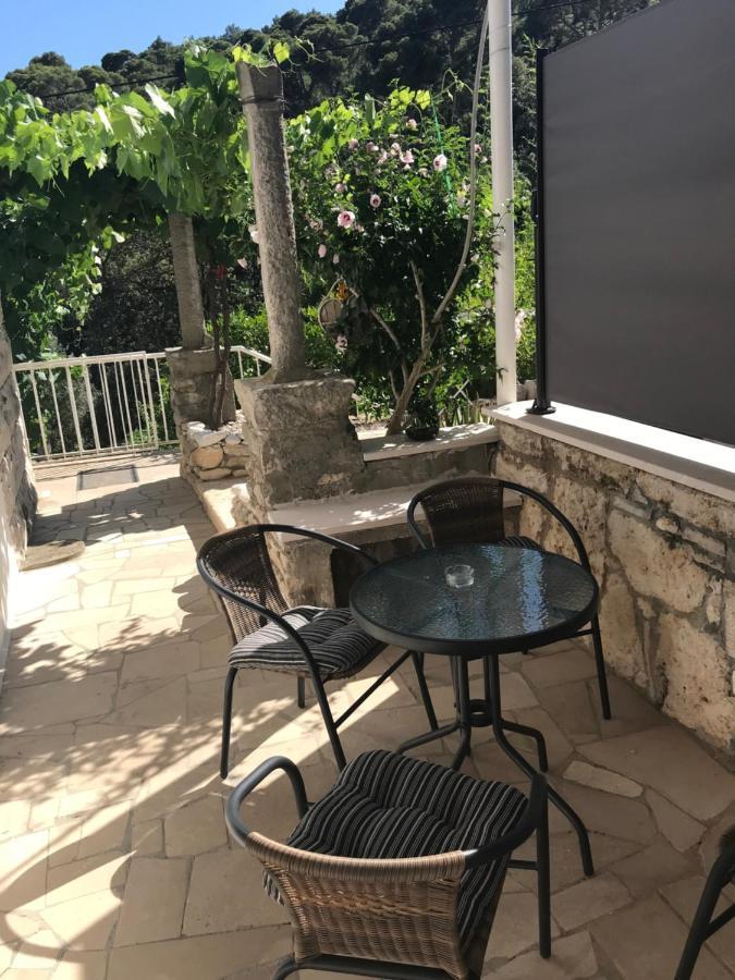 Apartman Flora'S Garden Apartment กอร์จูลา ภายนอก รูปภาพ